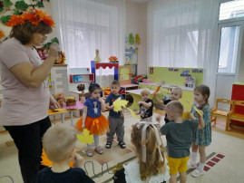 Прощание с осенью в младшей группе "Сказка" Прощание с осенью в младшей группе "Сказка".