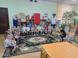 Познавательные беседы с инспектором ГИБДД Познавательные беседы с инспектором ГИБДД.